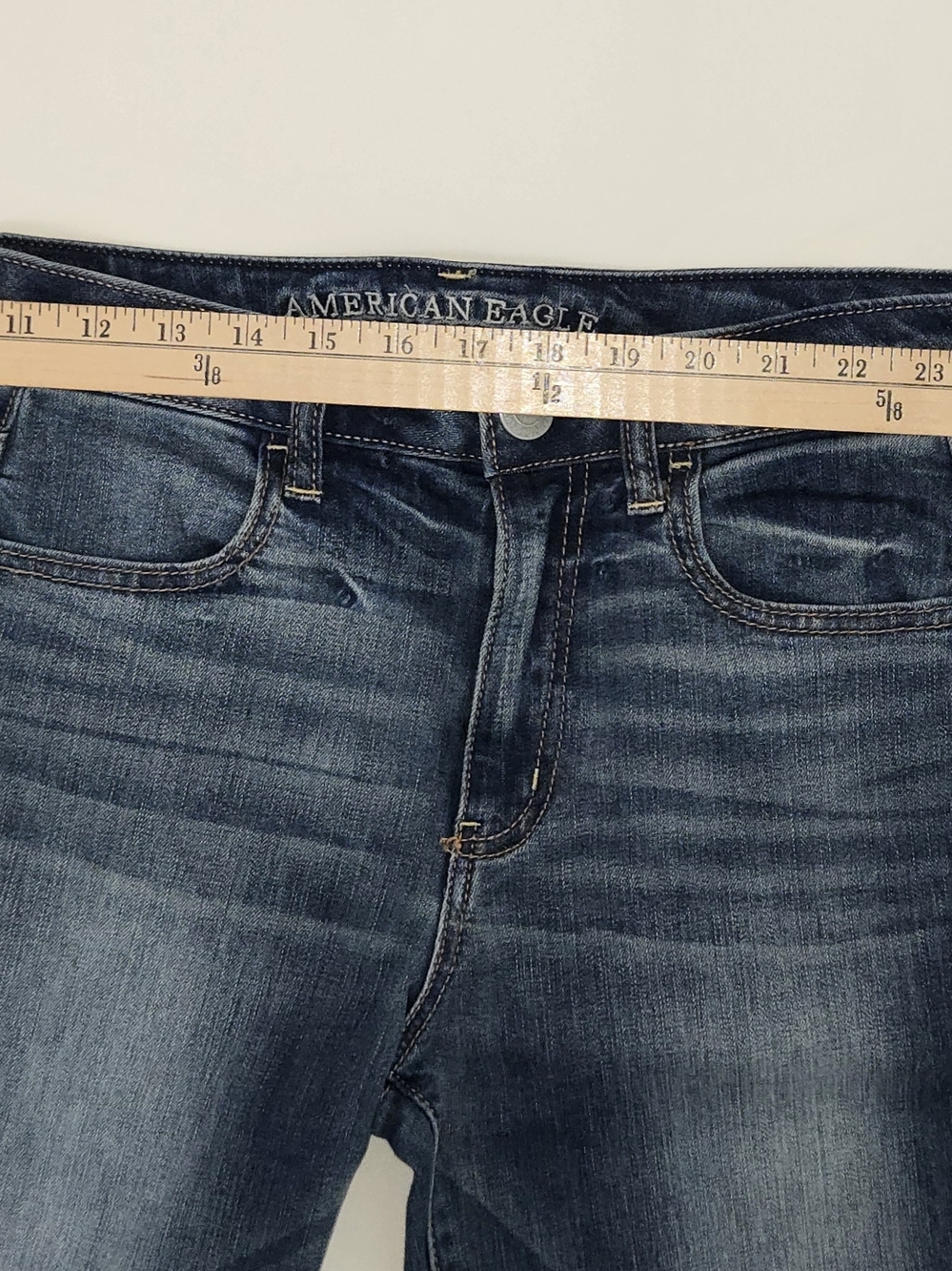 American Eagle Outfitters Medium Wash Whisker Jeans - Blue Womens Size 8 (6) - Picture 5 of 13